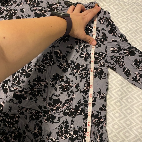 Banana republic blouse Size 10 (but fits smaller) - Picture 6 of 7